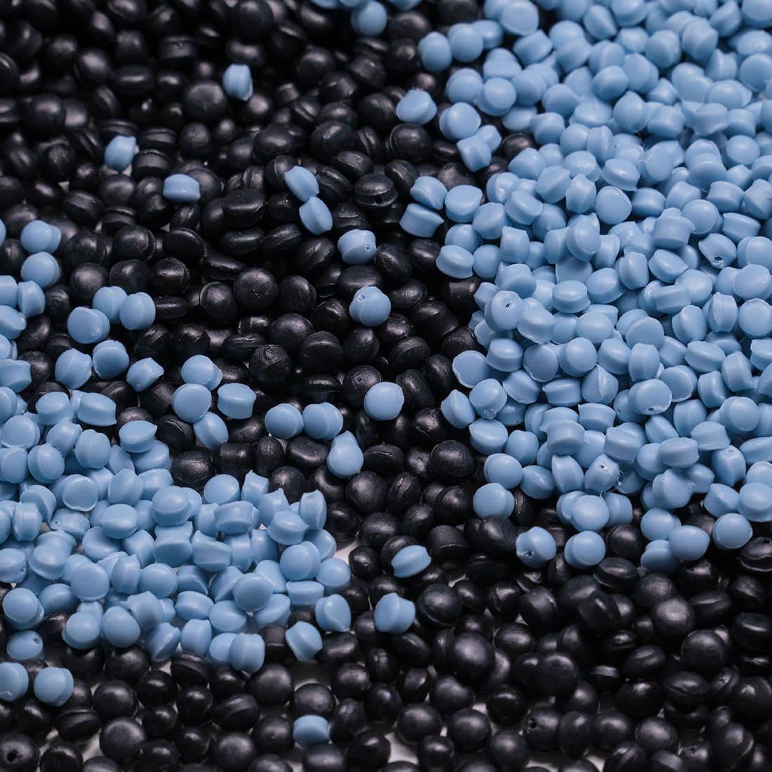 Regranulates in blue and black